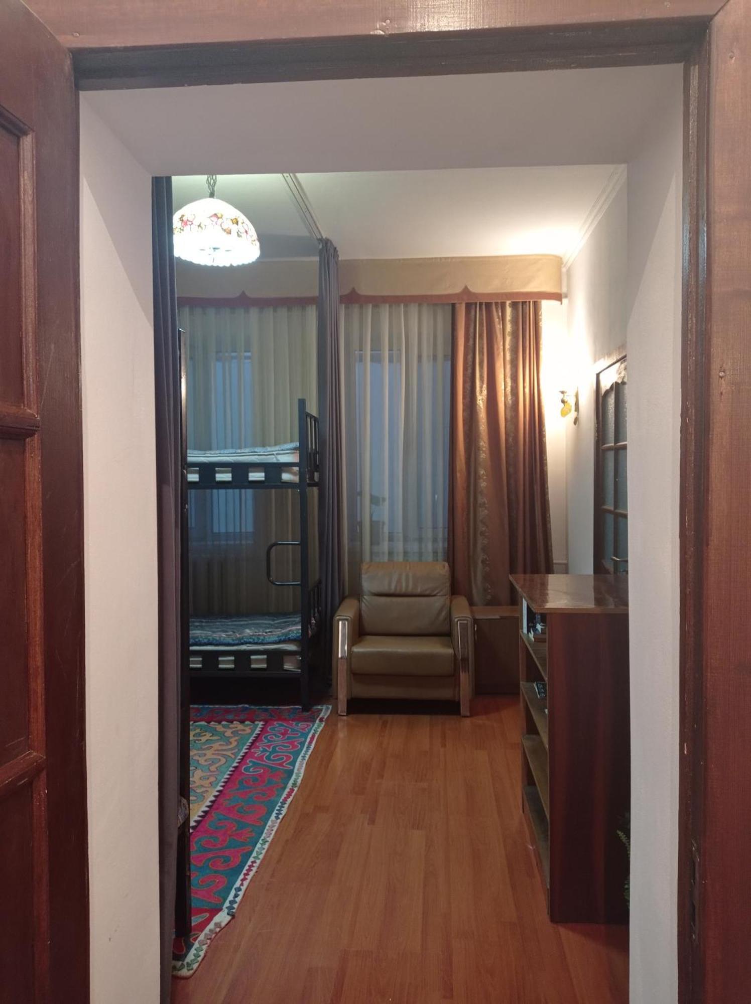 Kgb Home Hostel ビシュケク エクステリア 写真