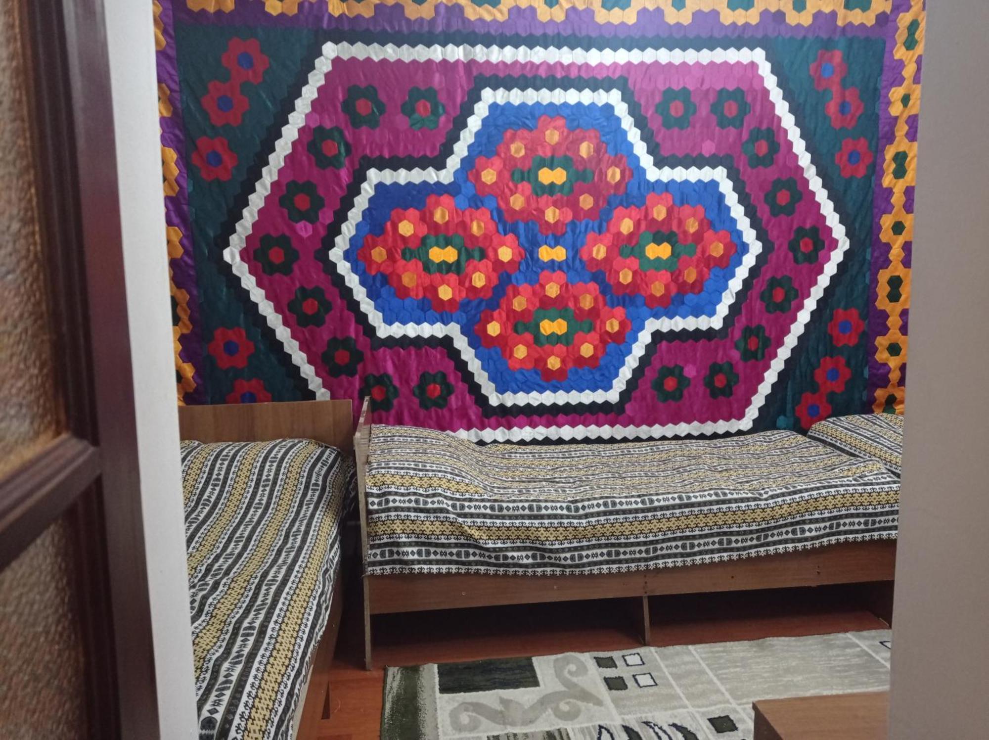 Kgb Home Hostel ビシュケク エクステリア 写真